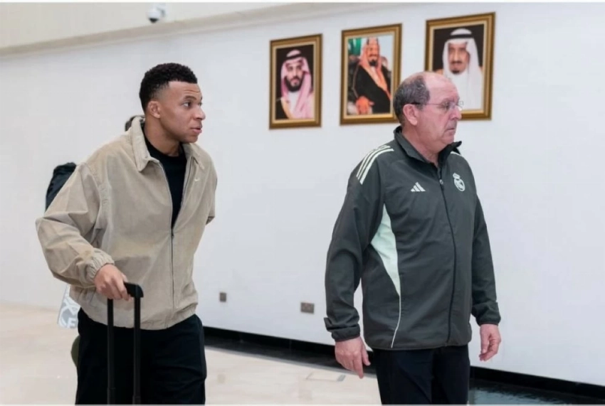 مبابي عقب وصوله إلى مدينة جدة.