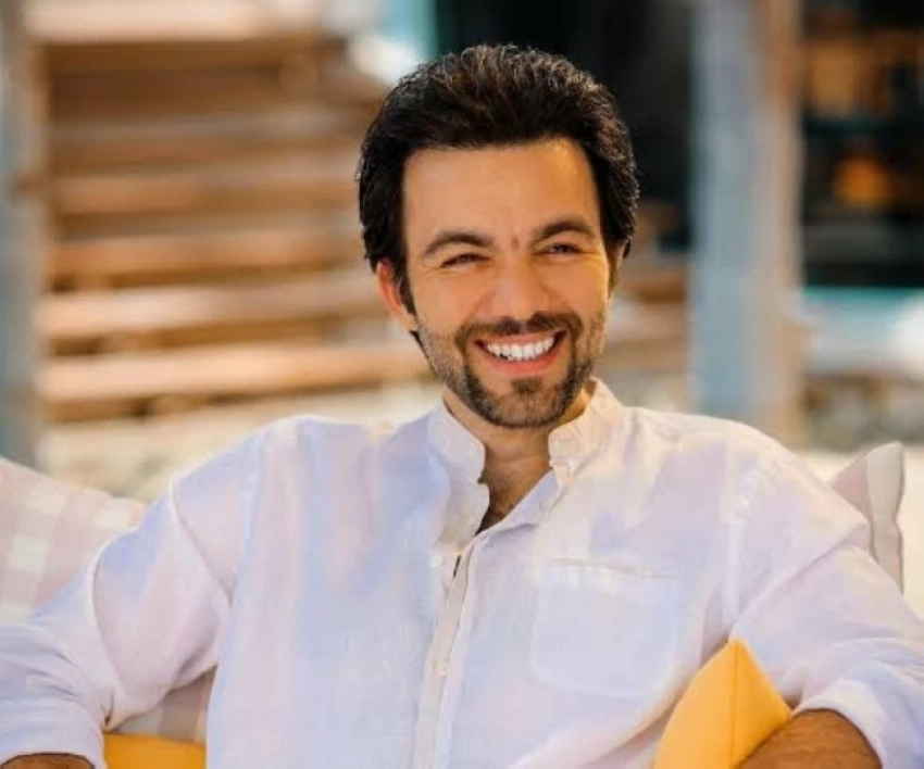 شريف رمزي يقدم في الفيلم شخصية الفنان الراحل سمير صبري، ضمن إعادة تقديم العمل برؤية جديدة.