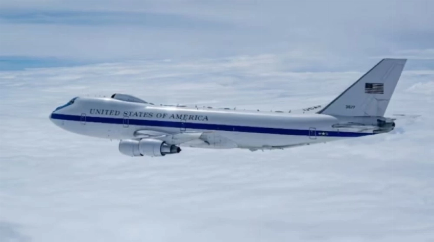 طائرة E-4B، المعتمدة على هيكل بوينغ 747-200 مُعدّل، تعتبر من أكثر الطائرات سرية في الترسانة العسكرية الأمريكية.