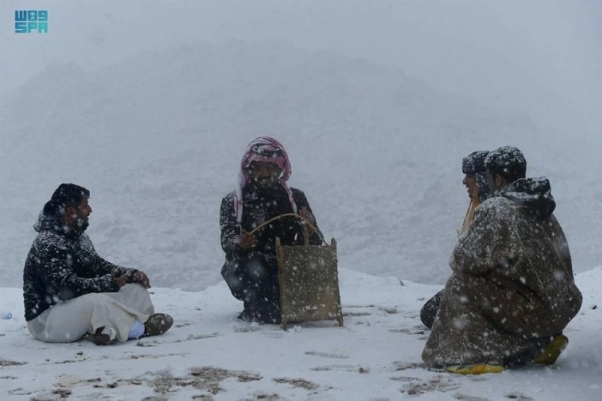 تساقط للثلوج على مرتفعات جبل اللوز بمنطقة تبوك (220103321) 