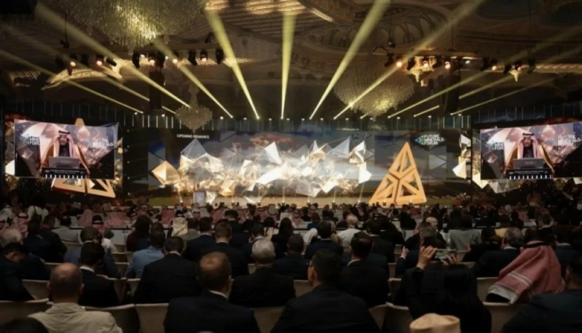 وزير الصناعة يفتتح النسخة الخامسة من مؤتمر التعدين الدولي