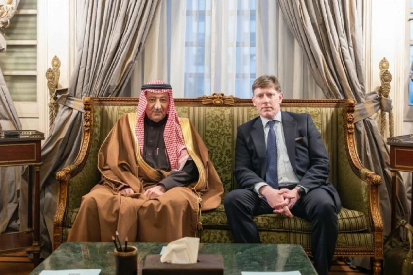 نائب وزير الخارجية يلتقي عدداً من المسؤولين - أخبار السعودية 3 نائب وزير الخارجية المهندس وليد بن عبدالكريم الخريجي خلال لقائه رئيس المكتب البريطاني لشؤون السودان الممثل الخاص للمملكة المتحدة في السودان ريتشارد كراودر.