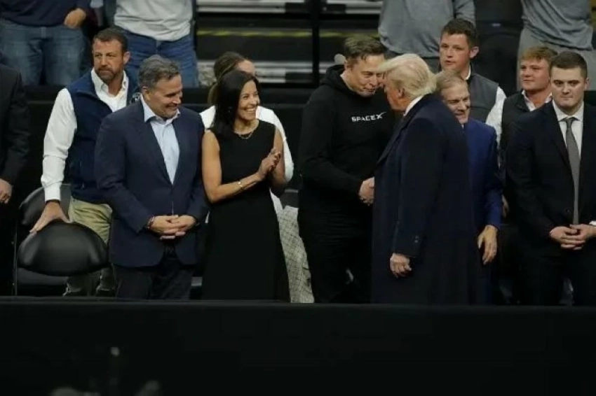 ابنة سائق حافلة مصري ترأس عملاق التكنولوجيا «ميتا».. ماذا تعرف عن دينا باول ؟ - أخبار السعودية 1 دينا باول والرئيس الأمريكي دونالد ترمب في إحدى مباريات الملاكمة 2025 في بنسلفانيا.