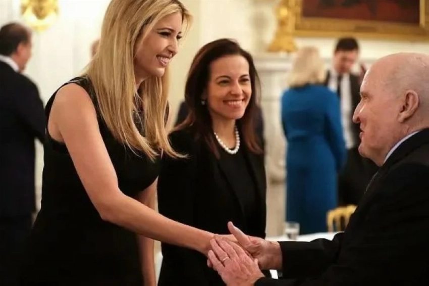 ابنة سائق حافلة مصري ترأس عملاق التكنولوجيا «ميتا».. ماذا تعرف عن دينا باول ؟ - أخبار السعودية 2 علاقة قوية تربط دينا باول بابنة الرئيس الأمريكي إيفانكا ترمب.