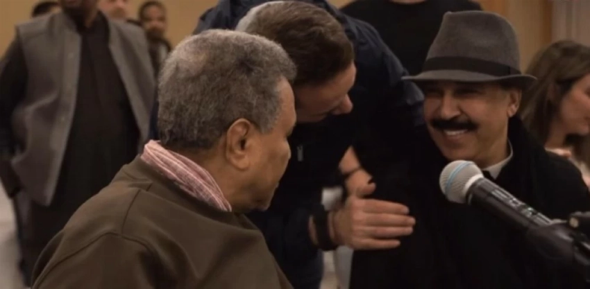 مفاجأة عبدالله الرويشد لمحمد عبده تخطف الأنظار - أخبار السعودية 2 لقاء يجمع الفنان السعودي محمد عبده والفنان الكويتي عبدالله الرويشد