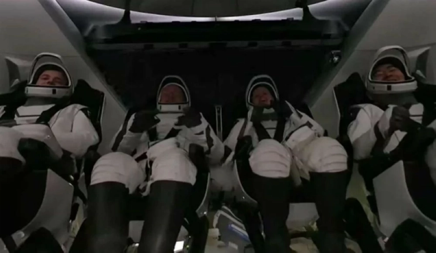 أول إجلاء طبي في تاريخ محطة الفضاء.. «Crew Dragon» تعود بعد 167 يوماً