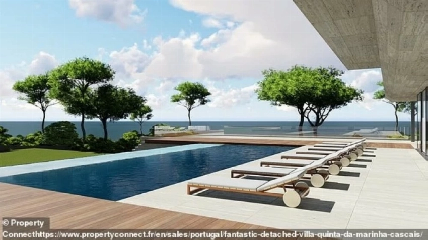 رونالدو استحوذ في عام 2020 على قطعة أرض تبلغ مساحتها نحو 12 ألف متر مربع في مدينة كاسكايس، وشرع بعدها في مشروع إنشائي ضخم لبناء منزل الأحلام.