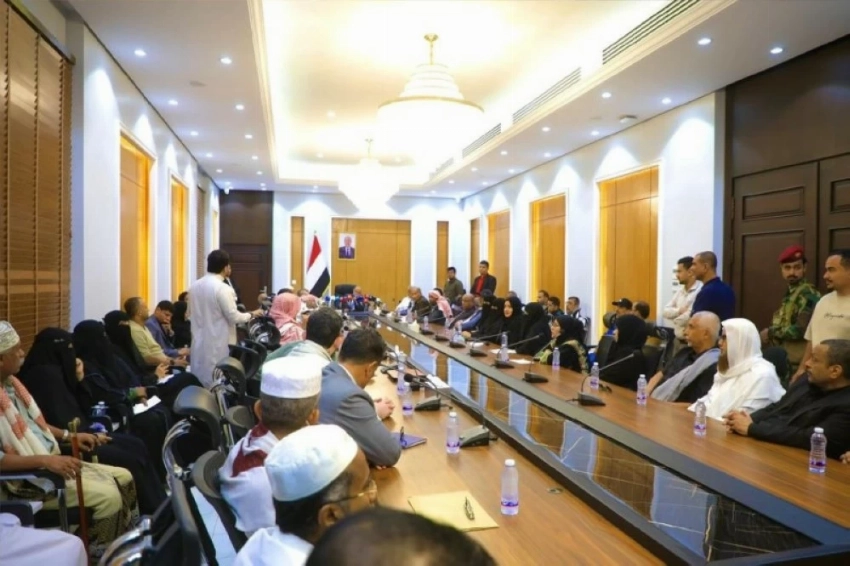 شخصيات حضرموت اثناء حضور الاجتماع