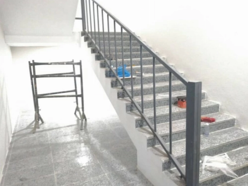 سجون سرية في مطار الريان.