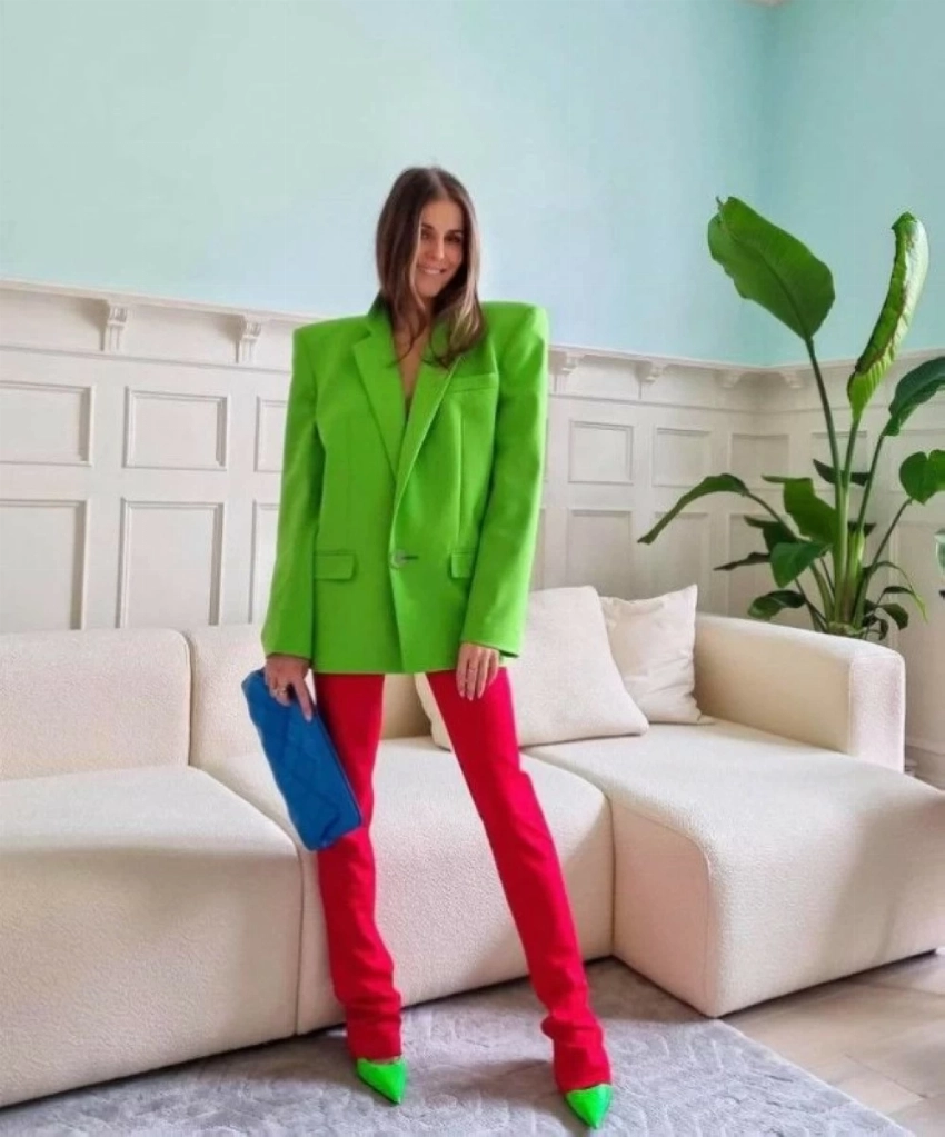 تكمن فلسفة Color-Blocking في التعبير عن الشخصية والثقة عبر اختيار الألوان.