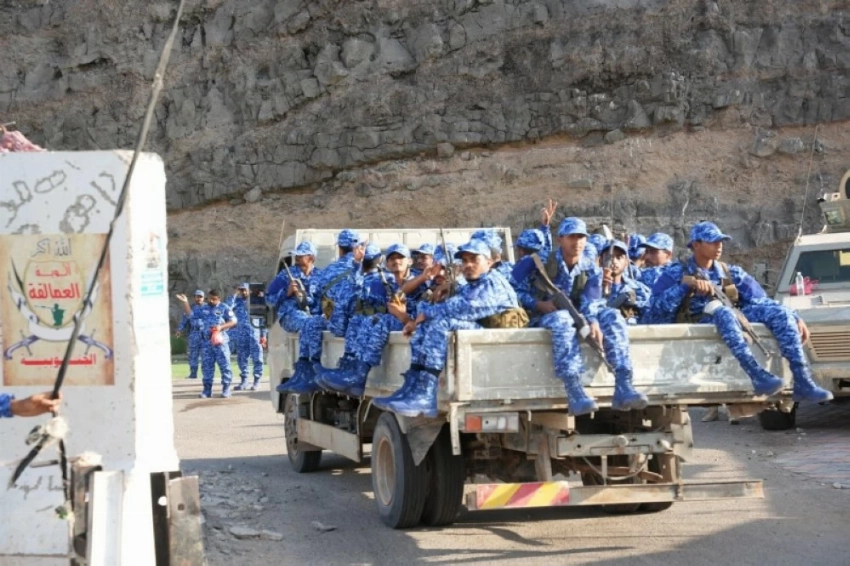 حماية المنشآت في عدن.