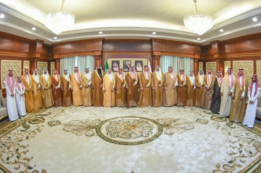 نائب أمير جازان يستعرض مع أمناء الغرف التجارية الخدمات المقدمة