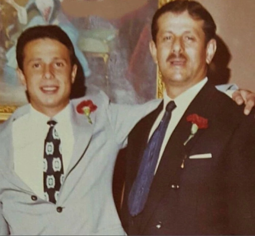 نجم منتخب الكويت أحمد الطرابلسي مع والده خضر الطرابلسي.