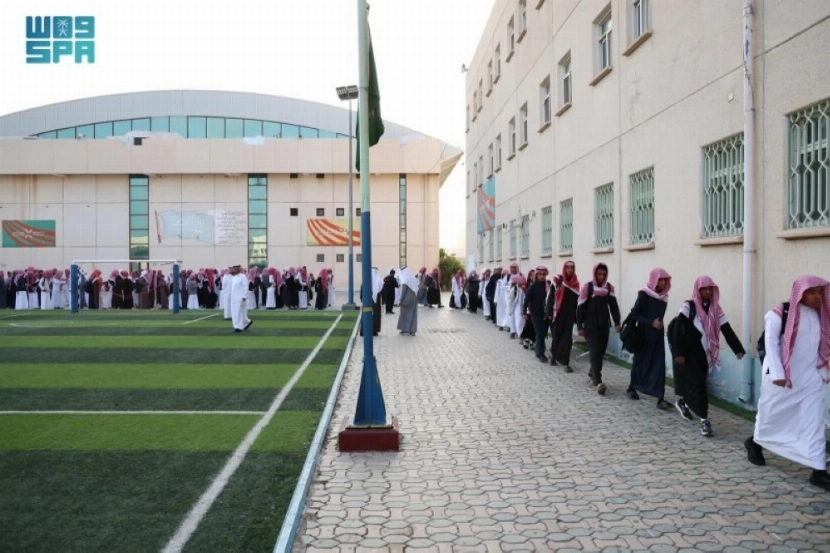 طلاب وطالبات مدارس المدينة المنورة يلتحقون بالفصل الثاني