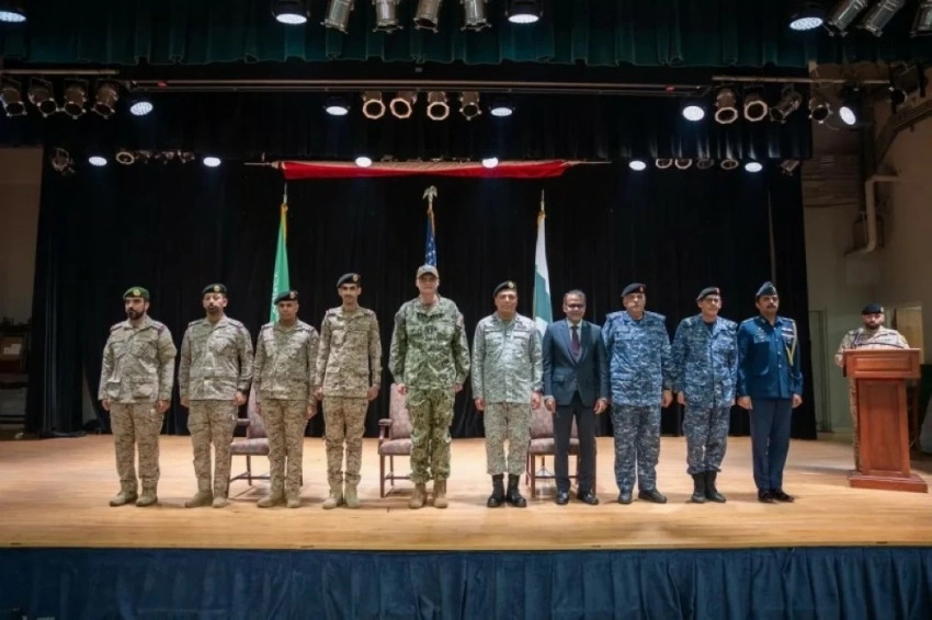 جانب من حفل التسليم والاستلام.