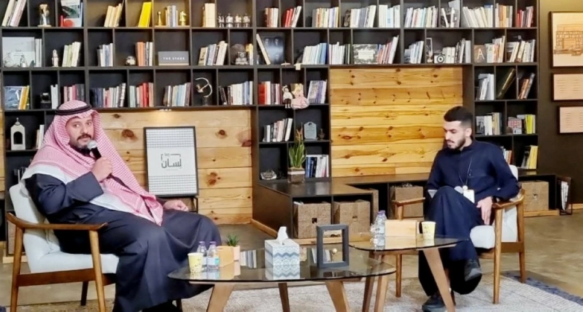 القرني ضيفاً في لقاء لسان متحدثاً عن اكتساب اللغة.