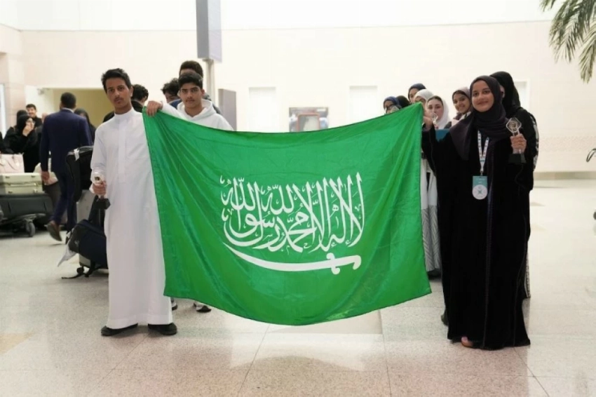 مدير عام تعليم جدة تهنئ الفائزين