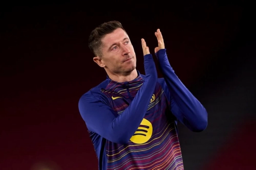 هل اقتربت نهاية ليفاندوفسكي مع برشلونة؟.. زوجته تثير الجدل