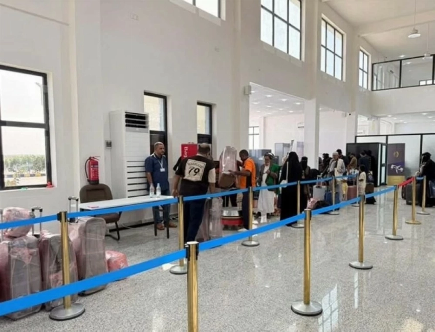 تدشين أول رحلة من مطار المخا.