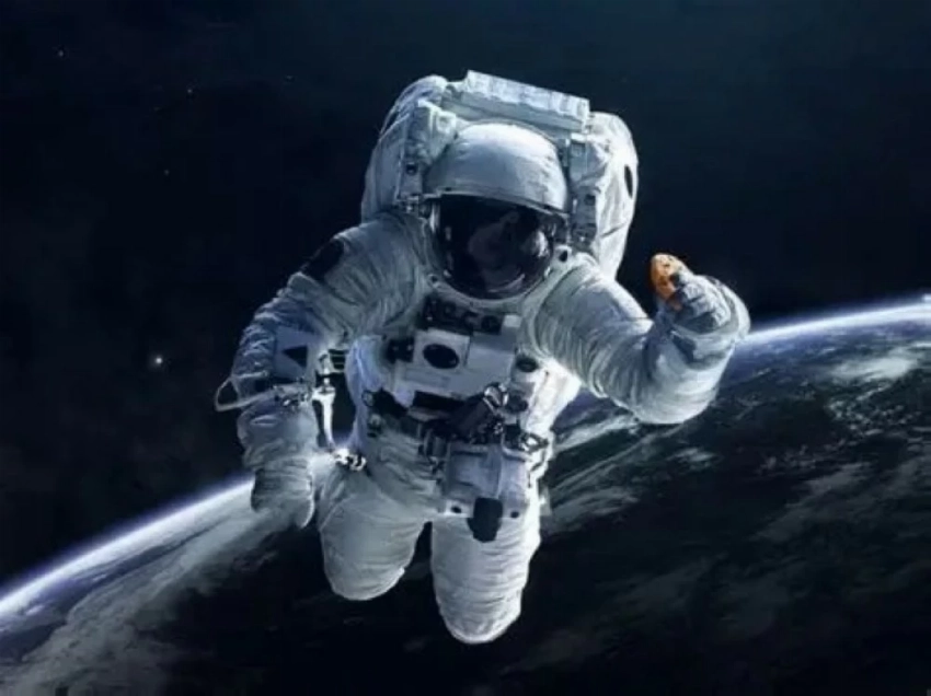 ناسا تسمح لرواد الفضاء بحمل هواتفهم الذكية إلى الفضاء لأول مرة في التاريخ