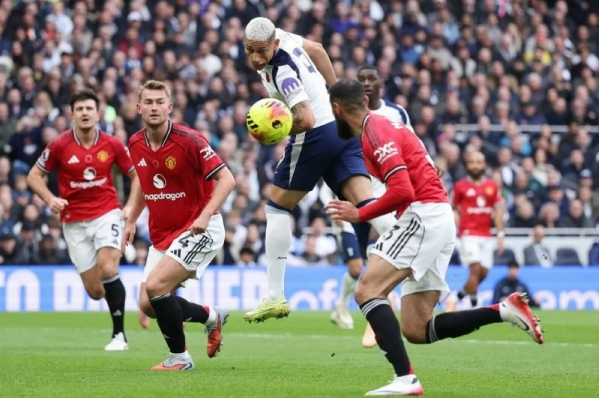 مانشستر يونايتد ضد توتنهام.