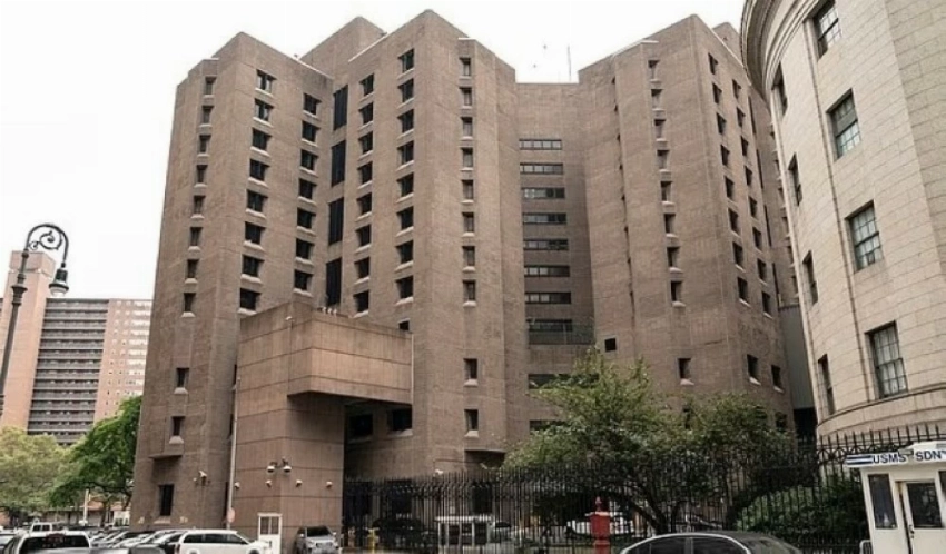 وثيقة فدرالية تكشف لغزاً جديداً.. إعلان وفاة إبستين قبل العثور عليه ميتاً بيوم