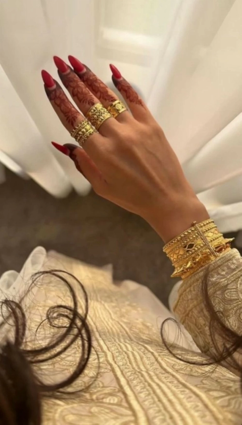 هل أصبح الذهب عبئًا على الأناقة… وهل تنقذ الإكسسوارات البديلة ذوق المستهلك