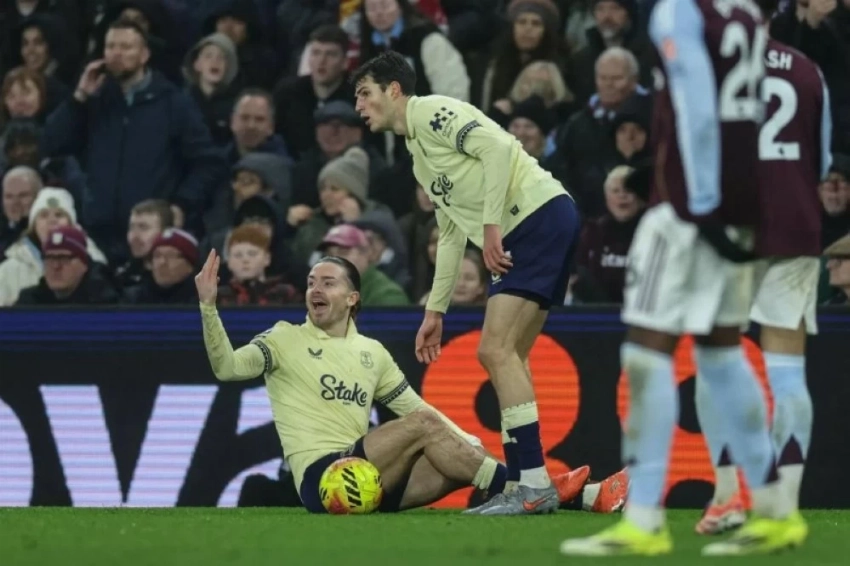 جراحة تنهي موسم غريليش مع إيفرتون