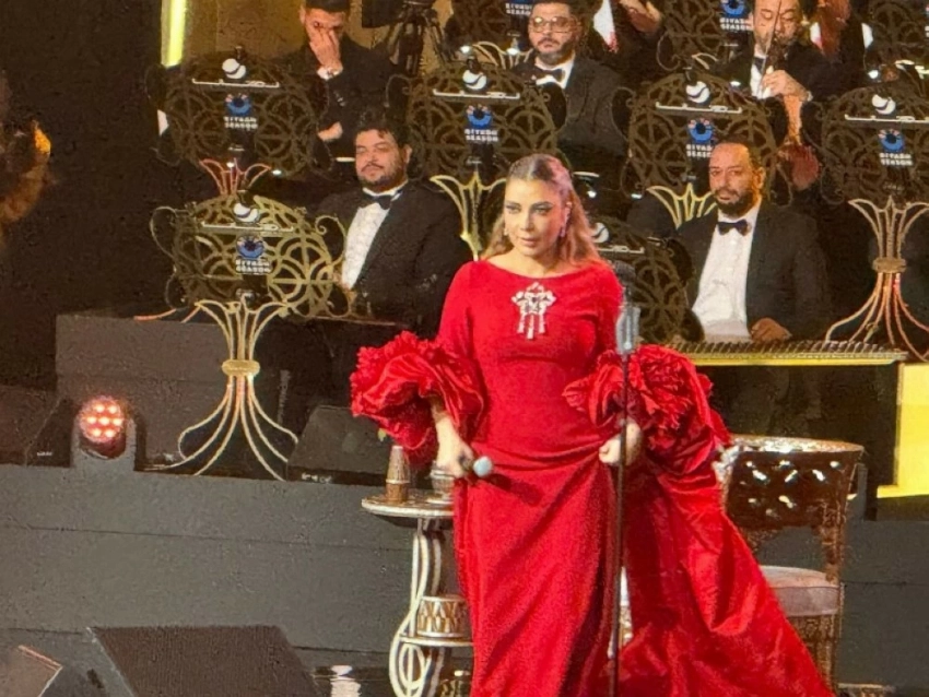 أصالة تحتفي بشام على المسرح.. وتُغنّي لخالها الحاضر بين الجمهور في ليلة حب بالرياض