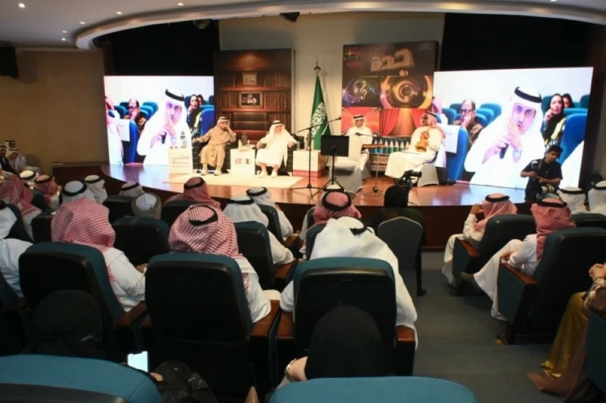 عبد العزيز خوجة يصافح الشعر بلغة الموسيقى في «فنون جدة»