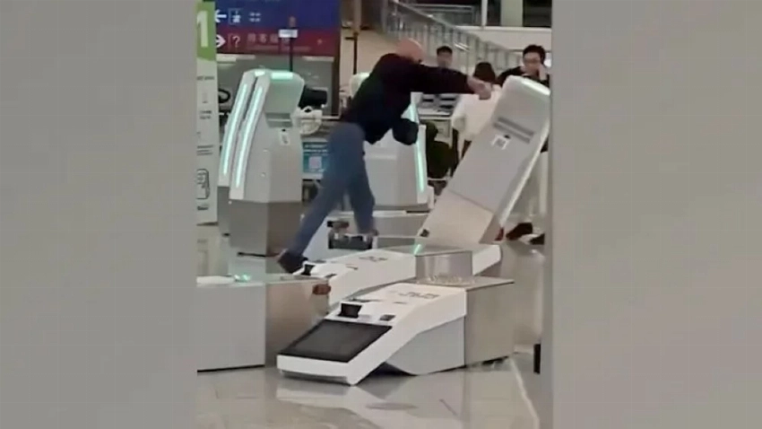 اعتقال بريطاني بعد موجة تخريب داخل أحد أكثر مطارات آسيا ازدحاماً