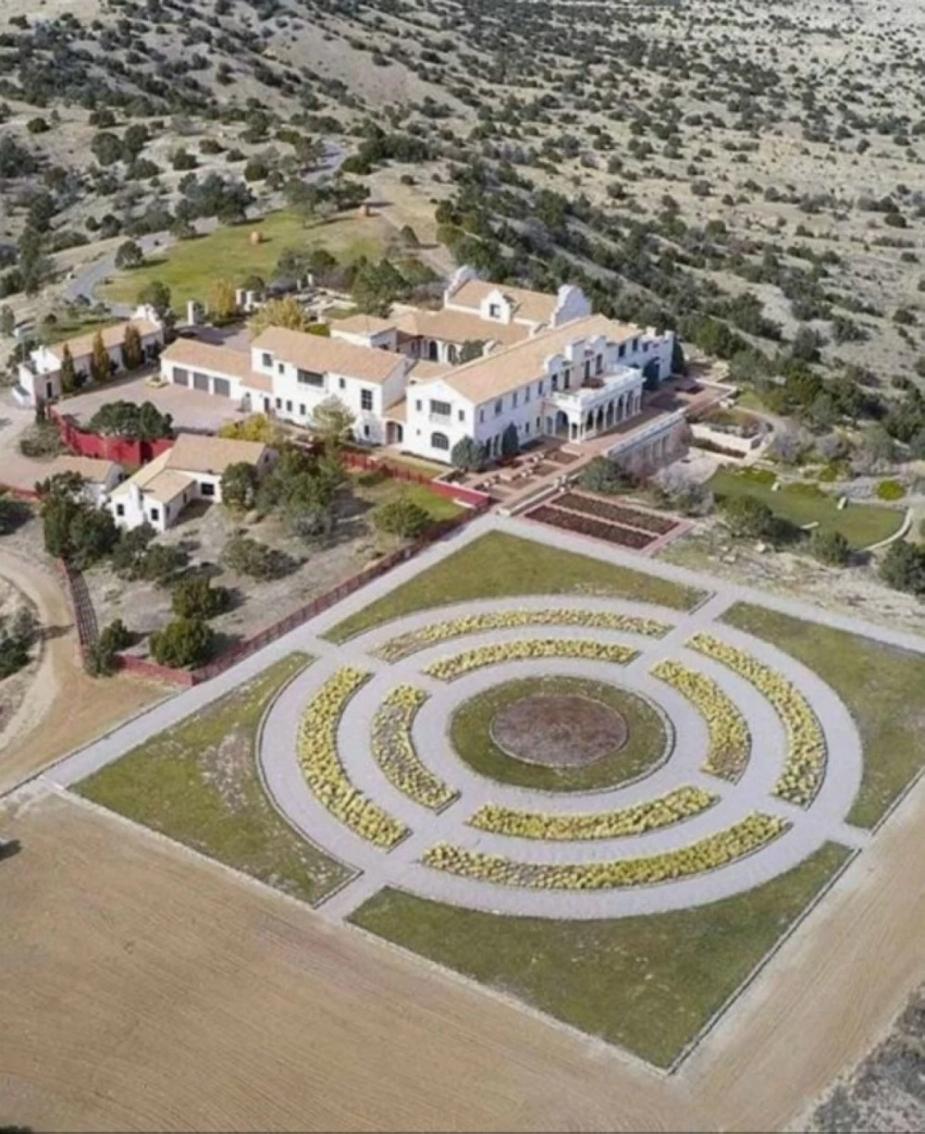 بعد سنوات من التستر.. مزرعة «زورو» تدخل دائرة ضوء جرائم إبستين بقرار تشريعي