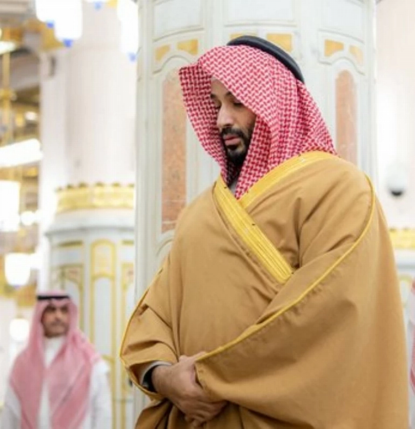 ولي العهد يزور المسجد النبوي