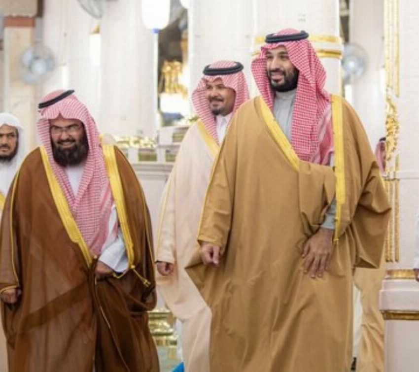 ولي العهد يزور المسجد النبوي