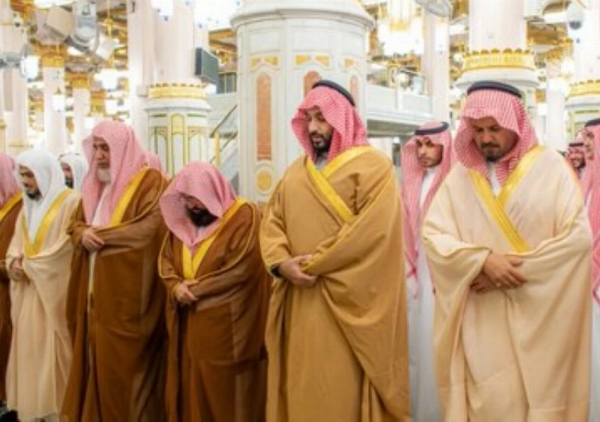 ولي العهد يزور المسجد النبوي