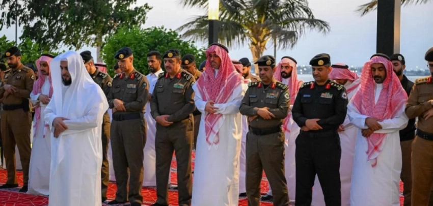 محافظ جدة يشارك القطاعات الأمنية الإفطار الرمضاني