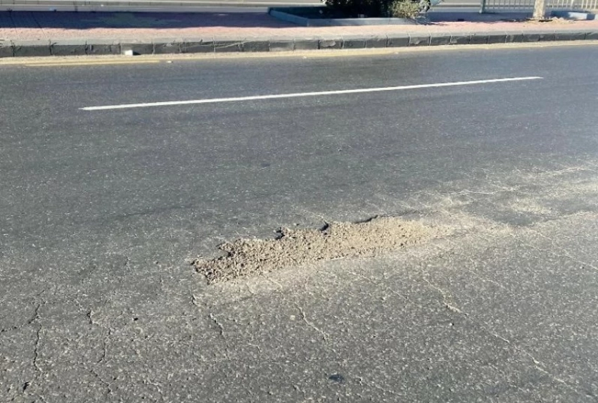 قائدو المركبات يناشدون بصيانة عاجلة لمواقع على طريق المدينة العسكرية - خميس مشيط