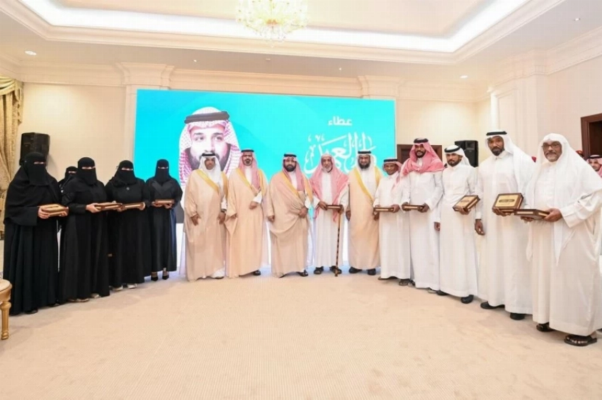 أمير جازان يسلّم وثائق تملّك الوحدات السكنية للمستفيدين