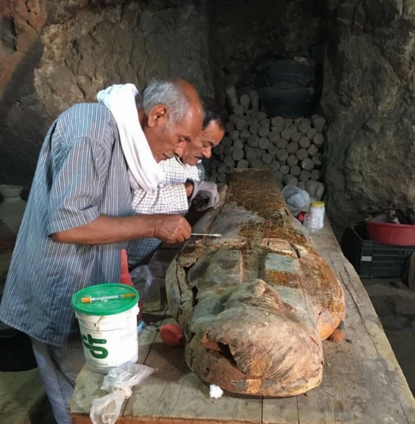 تكشف أسرار عصر الانتقال الثالث.. العثور على خبيئة جنائزية نادرة في مصر