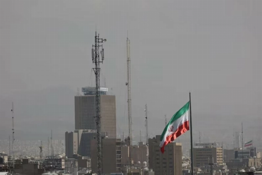 الضربات الأمريكية الإسرائيلية تشلّ أجواء الشرق الأوسط.. وإيران ترد بالصواريخ