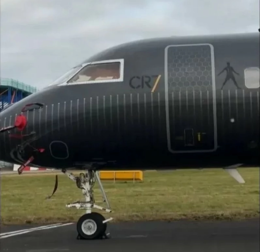 طائرة رونالدو تتجه إلى مدريد.. غموض حول وجوده وعائلته على متن الرحلة!