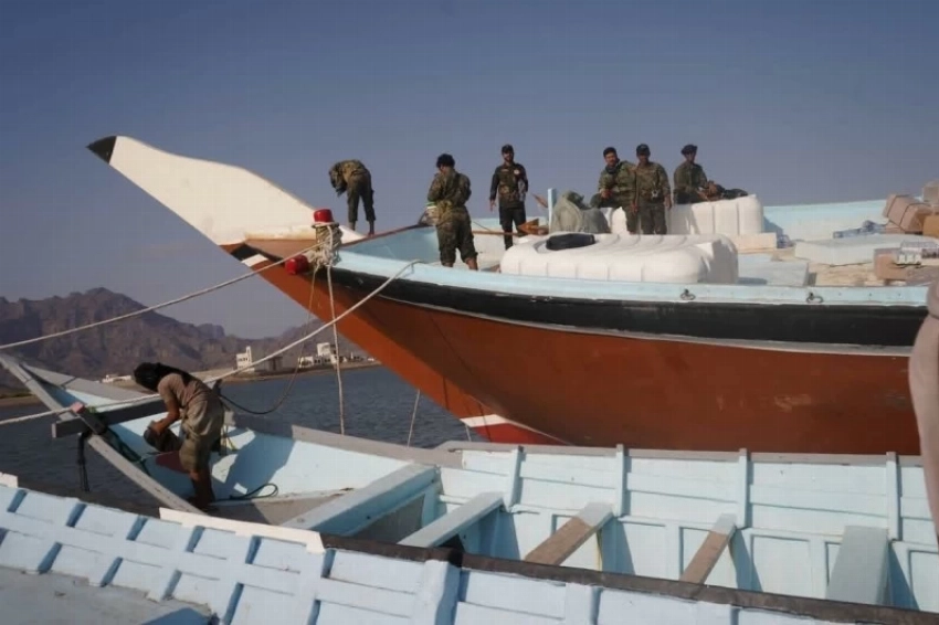 القارب بعد ضبطه.