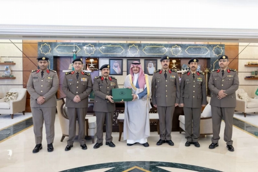 أمير المنطقة الشرقية يستقبل مدير شرطة المنطقة ويثمن جهود رجال الأمن