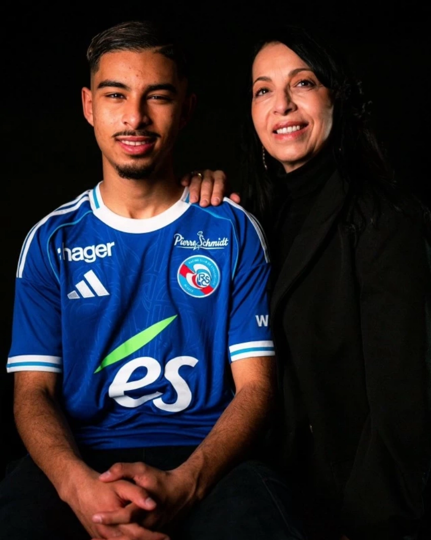 جسيم ياسين مع والدته.