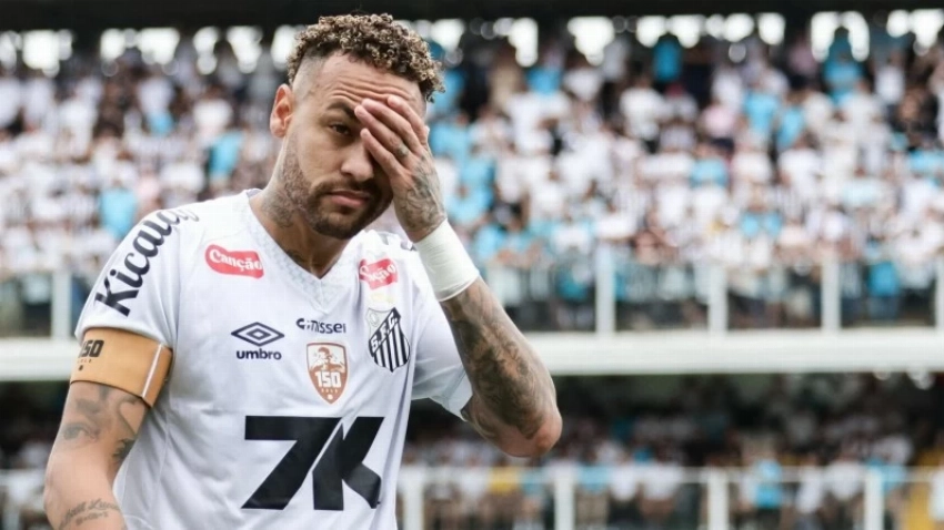 طاهية تقاضي نيمار بعد إصابات قالت إنها نتجت عن العمل 16 ساعة يومياً.