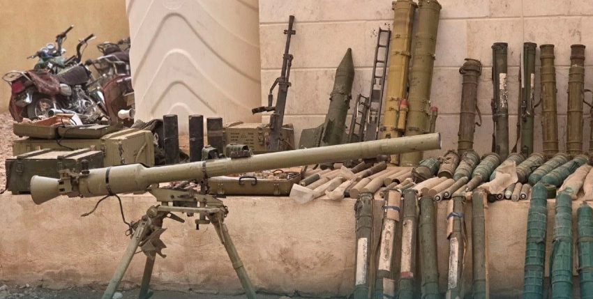 عملية نوعية شرق سورية.. الأمن يسيطر على مخزن أسلحة متطور لمليشيات سابقة