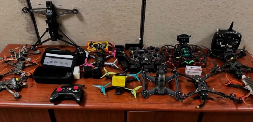 طائرات درون وأسلحة ضمن المضبوطات.