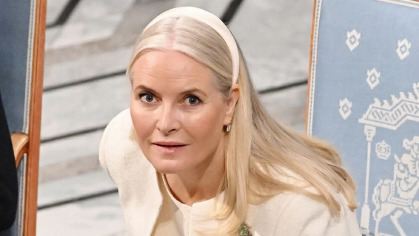 زوجة ولي عهد النرويج تبكي وتعتذر: إبستين خدعني.. وخيبت آمالكم