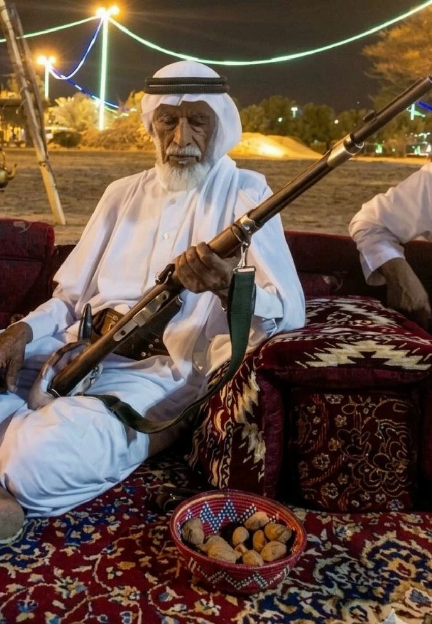 الشاعر عويضة بن حمزان في السنوات الأخيرة قبل وفاته.