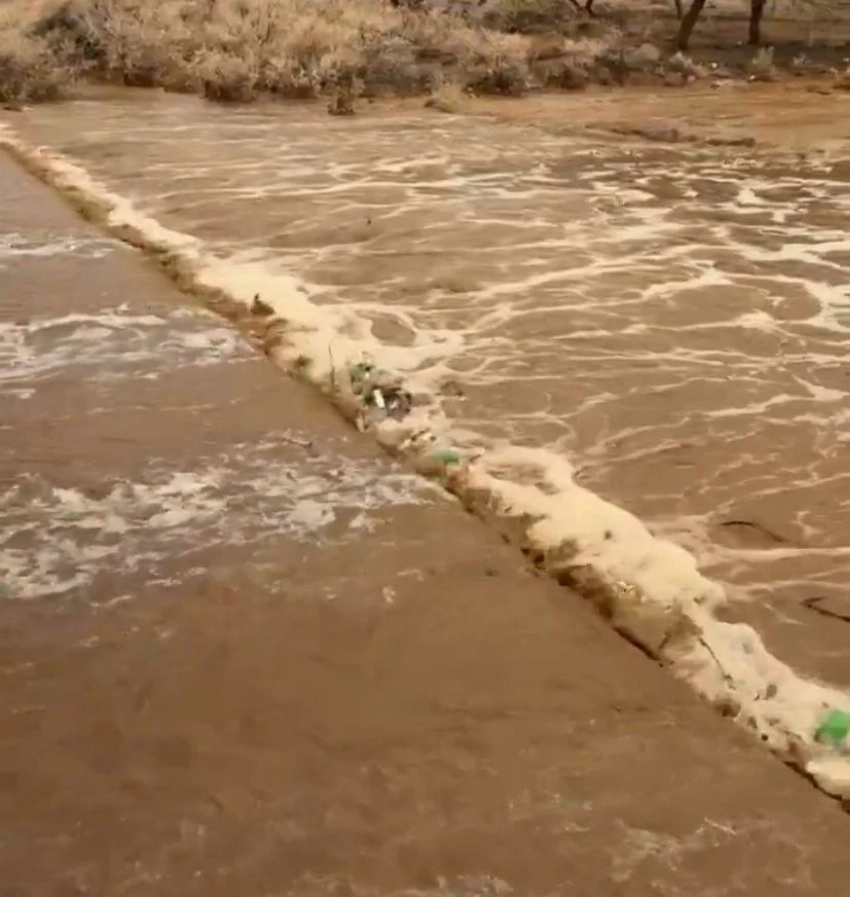 «عروس الجبل» ومحافظات سراة عسير تشهد أمطاراً وسيولاً وضباباً وتراكم كميات البرد